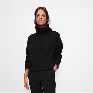 HIGH NECK SWEATSHIRT